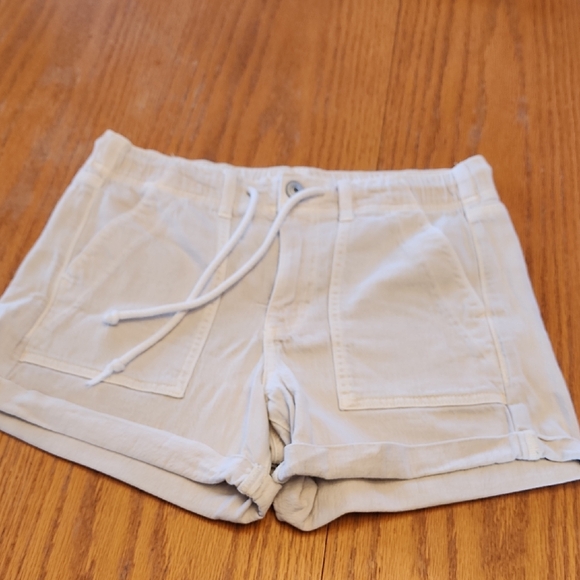 American Eagle Stretchy Cream Shorts - Picture 2 of 10